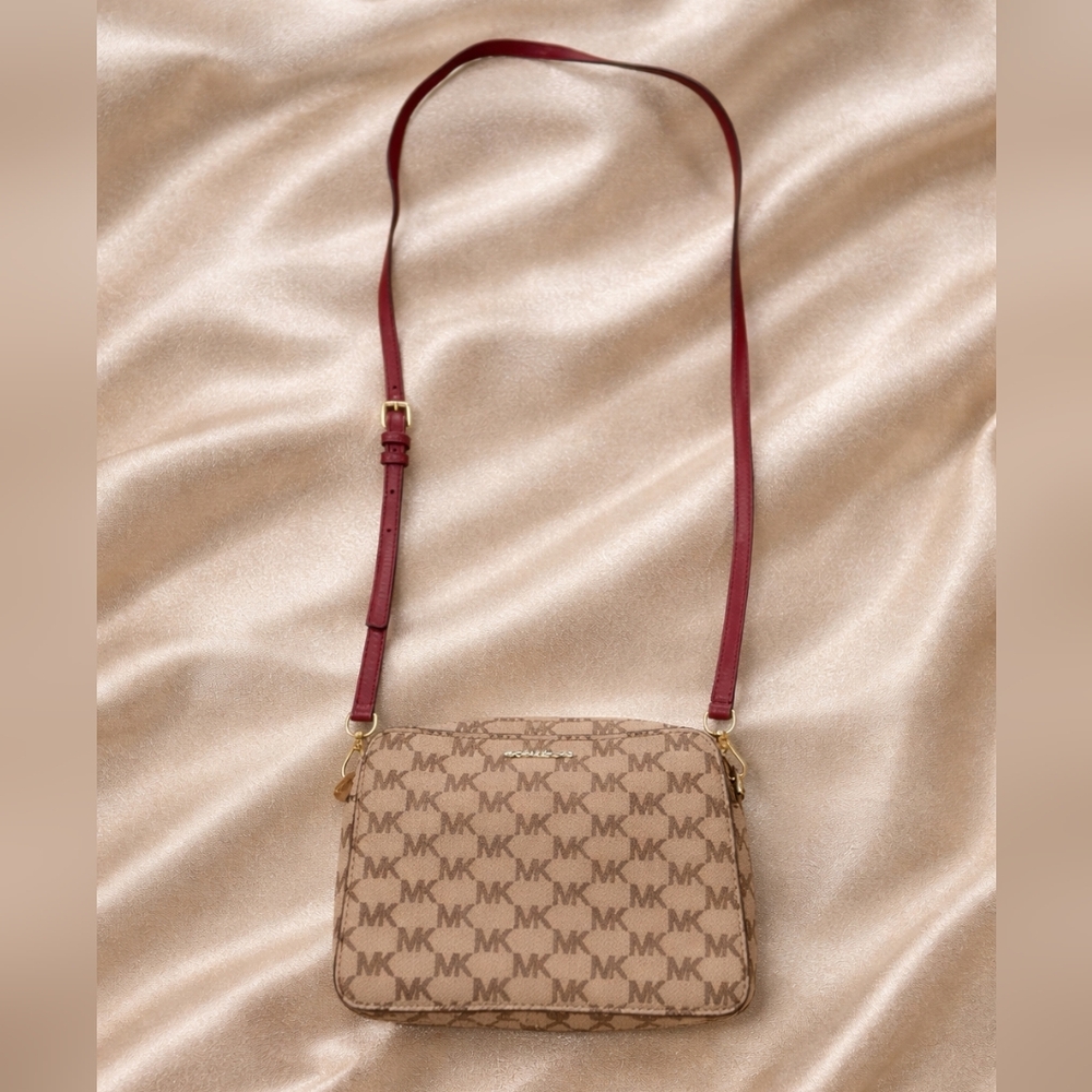 👜Michael Kors Jet Set Signature Canvas Beige Red Crossbody Purse Camera Bag - Picture 2 of 15